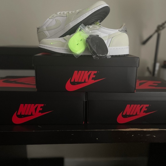 Air Jordan 1 low ghost green
